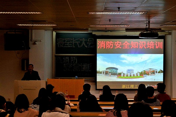 C:\Users\LENOVO\Desktop\XCSport11月15日 消防安全知识讲座通讯稿及照片\图片\消防演讲图片2.jpg