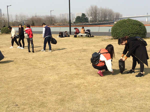 G:\宣传\2017年\4月\选\员工党员在钱塘江畔捡垃圾_副本.jpg G:\宣传\2017年\4月\选\员工党员在钱塘江畔捡垃圾_副本.jpg