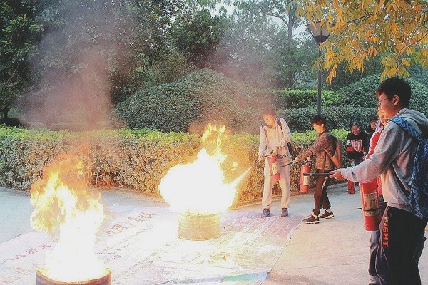 C:\Users\LENOVO\Desktop\XCSport 11月15日消防演习照片及通讯稿\图片\消防演练图片3.jpg