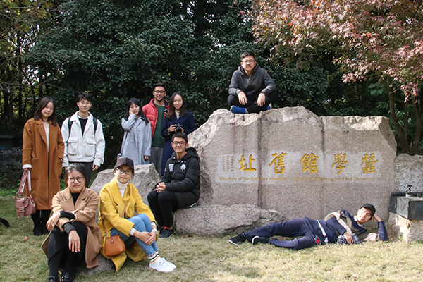 C:\Users\LENOVO\Desktop\经管公司 171126 16经贸三团支部走访浙理旧校区、蚕学馆旧址团日活动\  (3).jpg